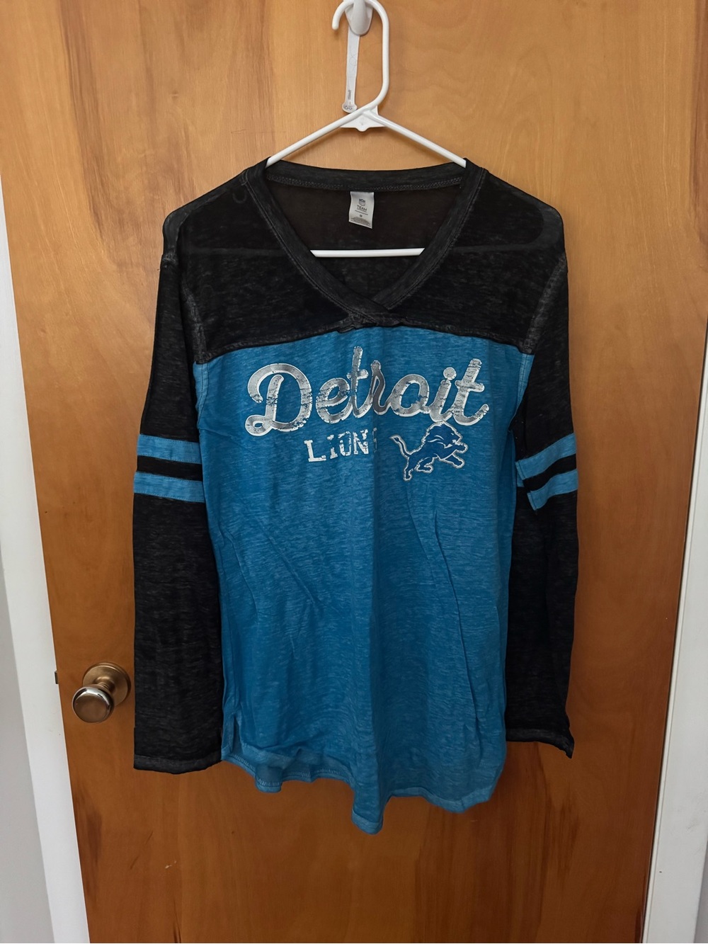 Detroit Lions Women’s Long Sleeve V-Neck Shirt in Blue and Black